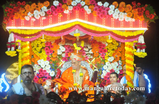 Gokarna Parthagali Mutt Swamiji holds Digvijaya Mahotsava